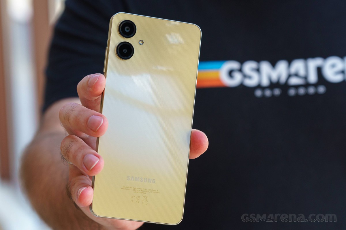 Samsung Galaxy A06 128GB ゴールド　ワイヤレスイヤホン Samsung Galaxy A06 128GB ゴールド ワイヤレスイヤホン