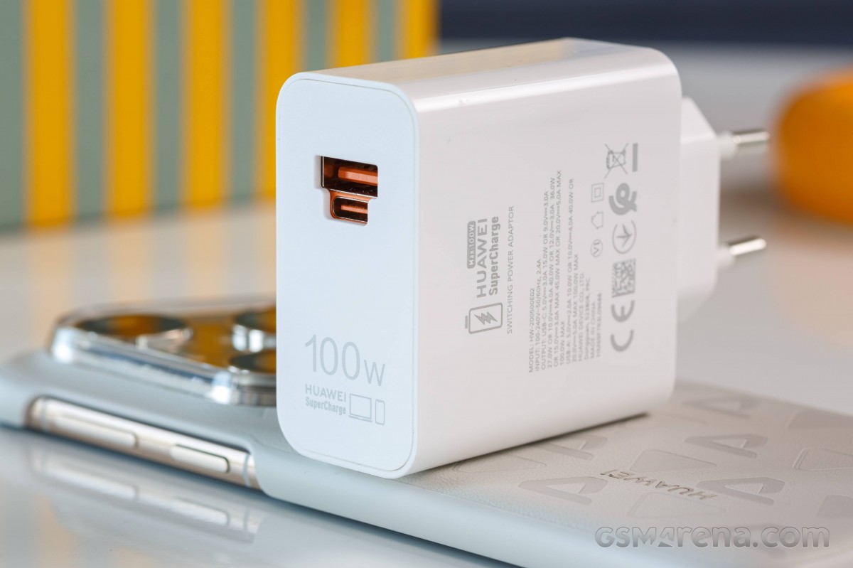 Huawei 80 ultra global本体 充電器 ケース付き 华为超级快充立式无线