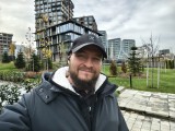 Selfies - 21mm, f/2.0, ISO 247, 1/100s (4080x3060px) - Motorola Edge 70 review