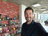 Selfie samples - f/2.4, ISO 200, 1/50s - Oppo Find X8 Ultra review