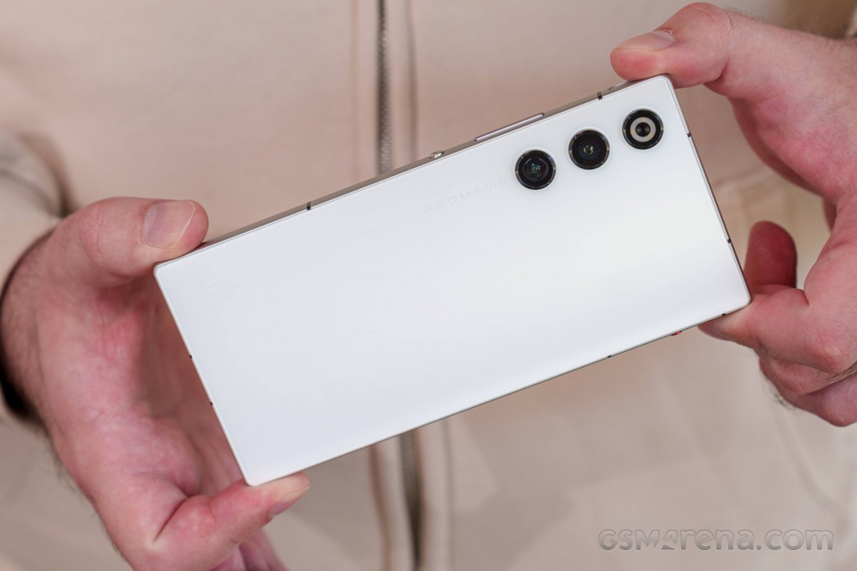 RedMagic 10 Air review: Design, build quality, handling