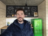 Selfie samples, 0.6x (native) - 18mm, f/2.0, ISO 400, 1/33s (4096x3072px) - Oppo Reno15 review