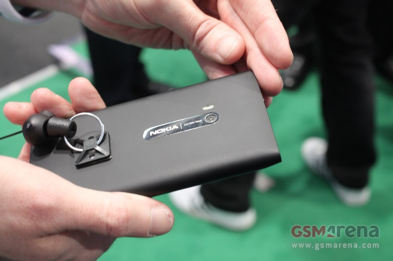 gsmarena_002.jpg