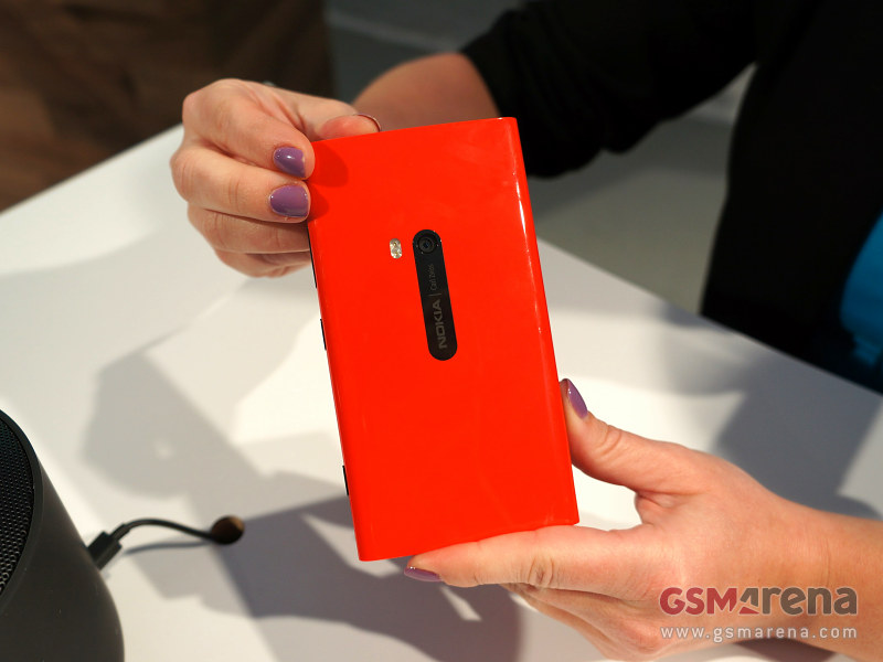 gsmarena_002.jpg